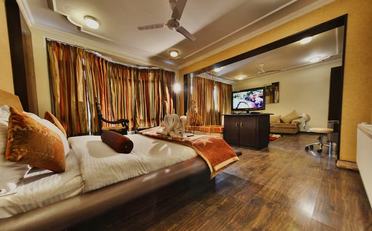 Luxury Suite with Mountain View