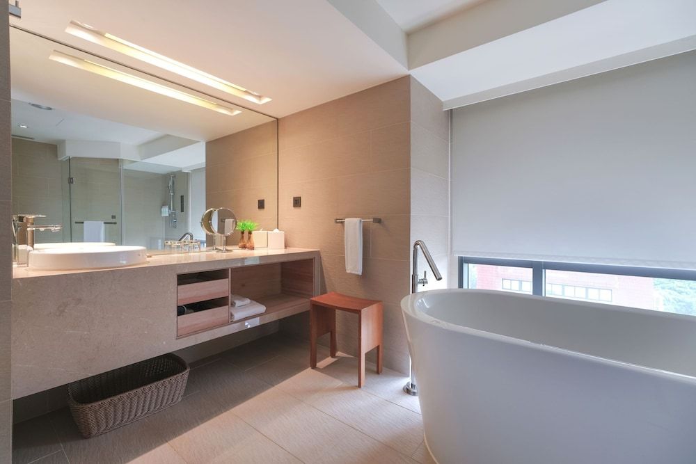 Cozzi Corner Twin Room