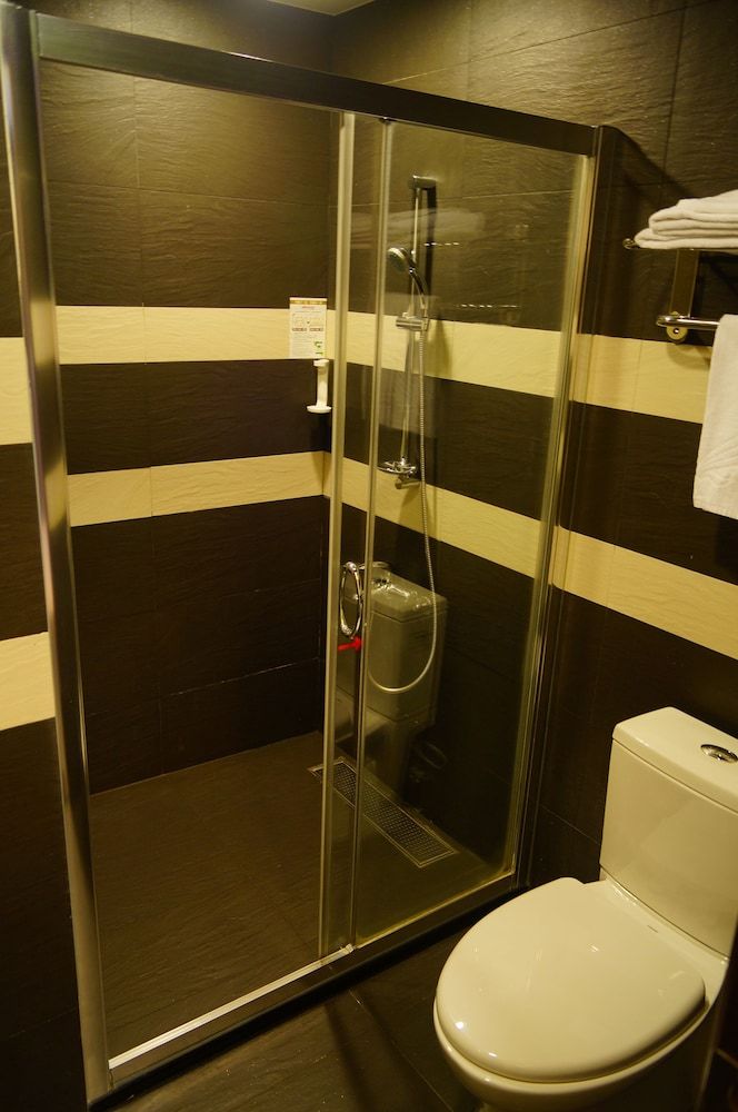 Lealea Garden Hotel Moon Deluxe Family Room 6