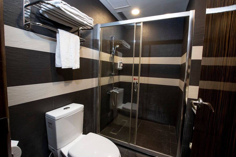 Lealea Garden Hotel Moon Deluxe Family Room 7