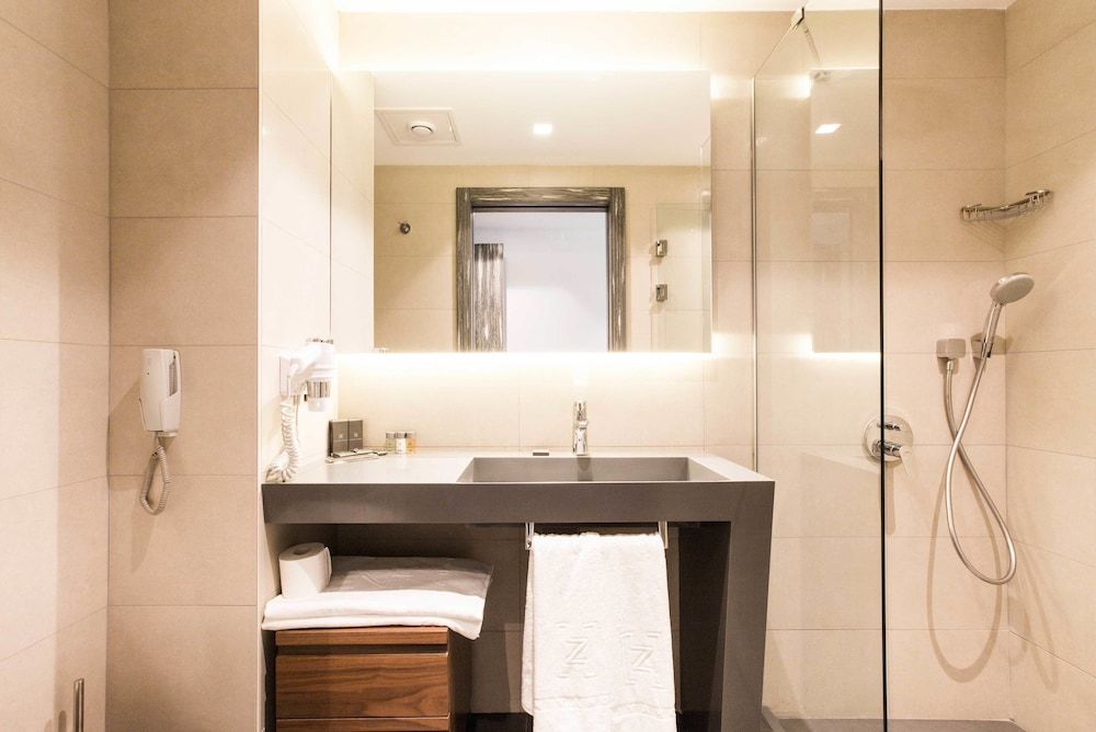 Zeniva Hotel Comfort Double Room 6