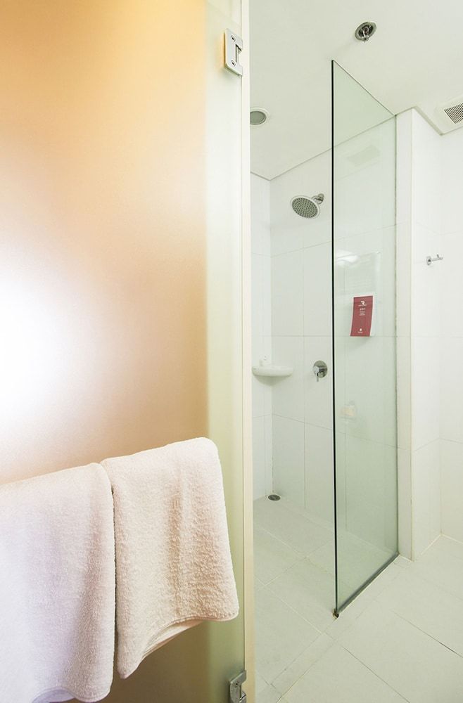 Red Planet Davao Twin Room 8