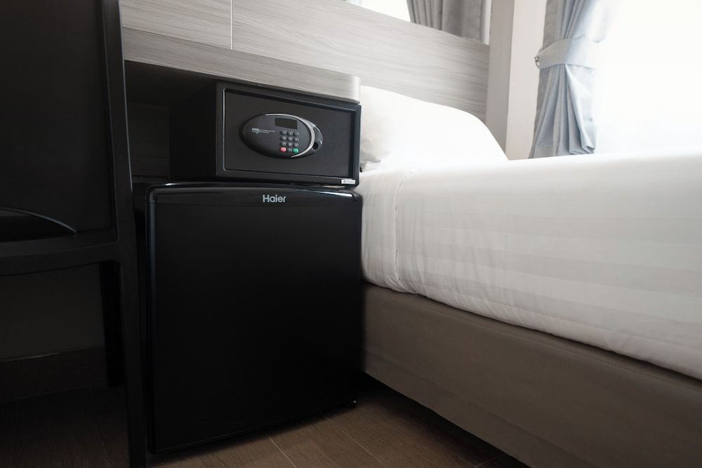 Red Planet Davao City Twin Room 4