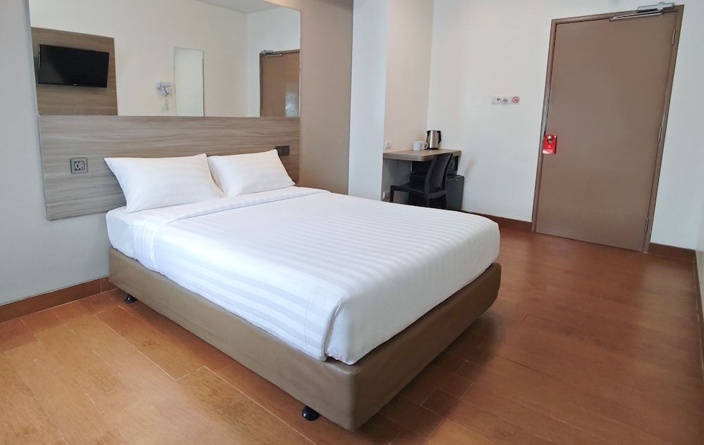 Red Planet Davao City Double Room 3