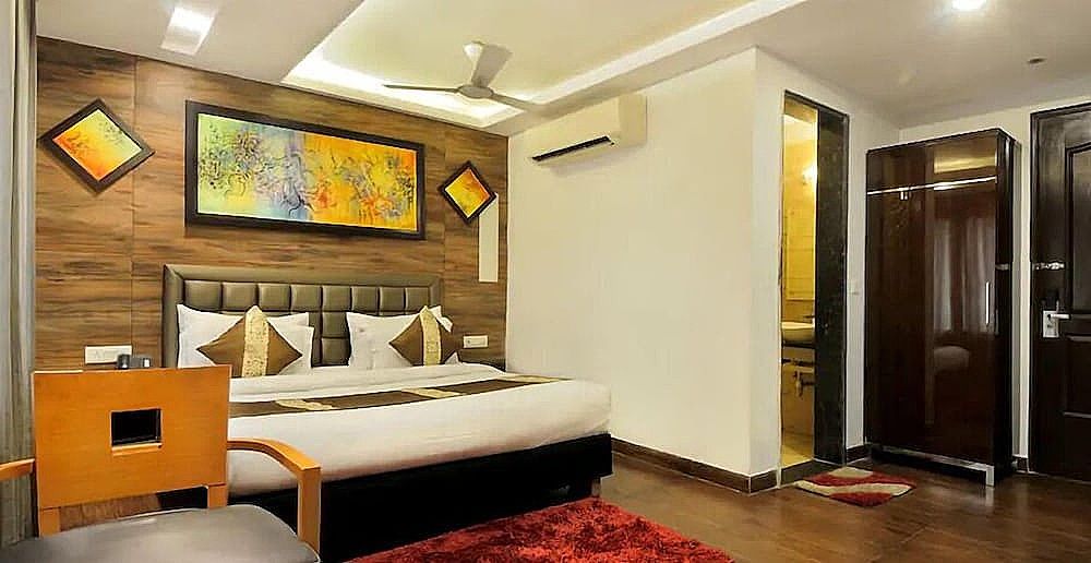 Hotel Cabana Near RamaKrishna Mission Metro Station Deluxe Room 3