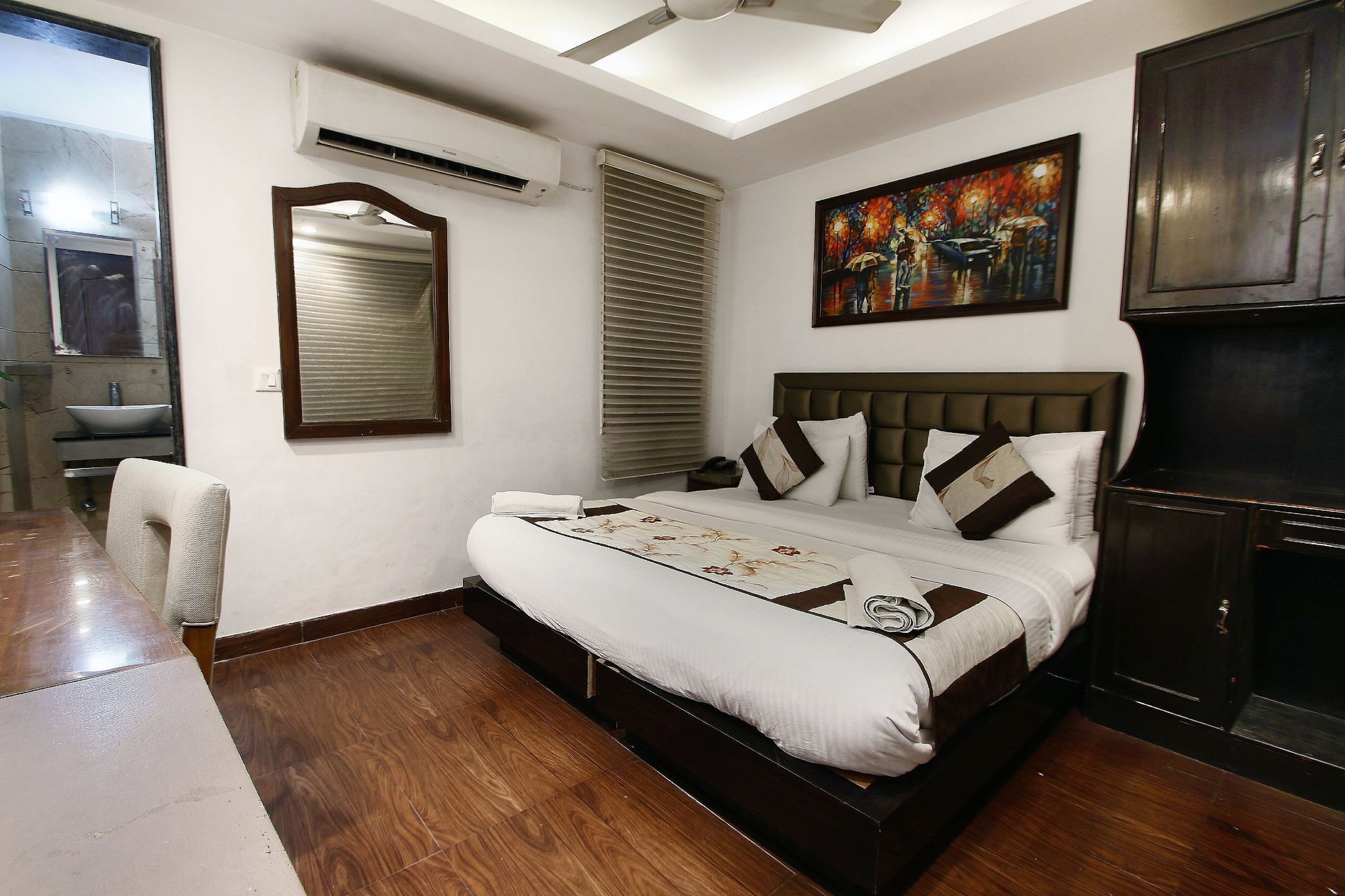 Hotel Cabana Near RamaKrishna Mission Metro Station Deluxe Room 8
