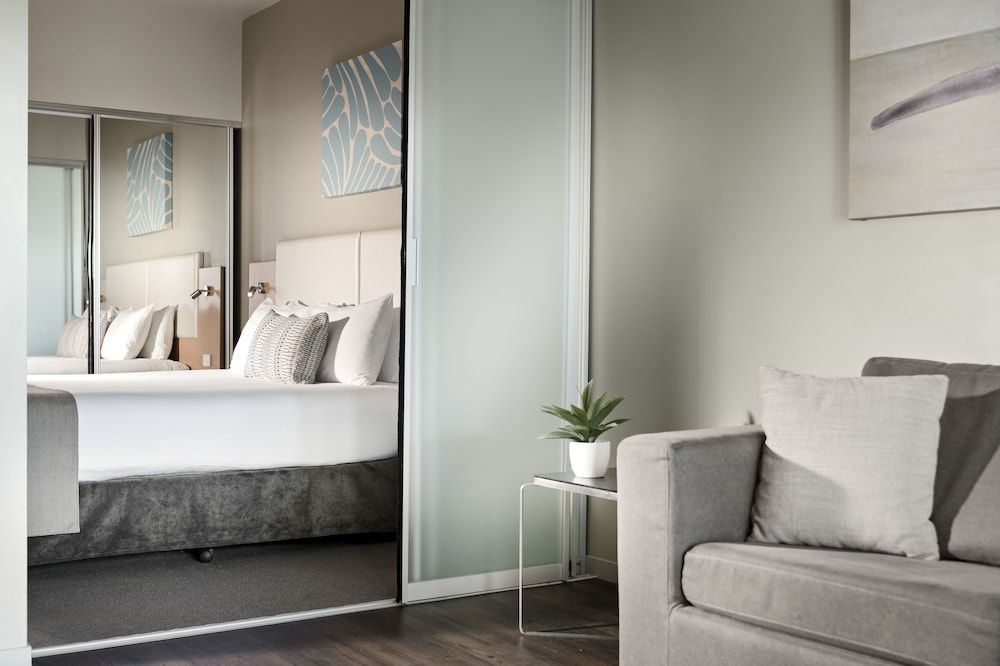 Grand Hotel and Apartments Townsville Stadium View 1 Bedroom Apartment