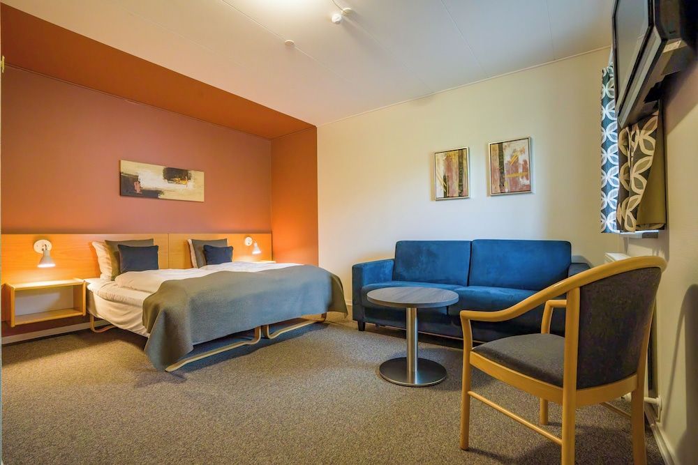 Hotel Hedemarken Comfort Quadruple Room, 1 King Bed with Sofa bed 2