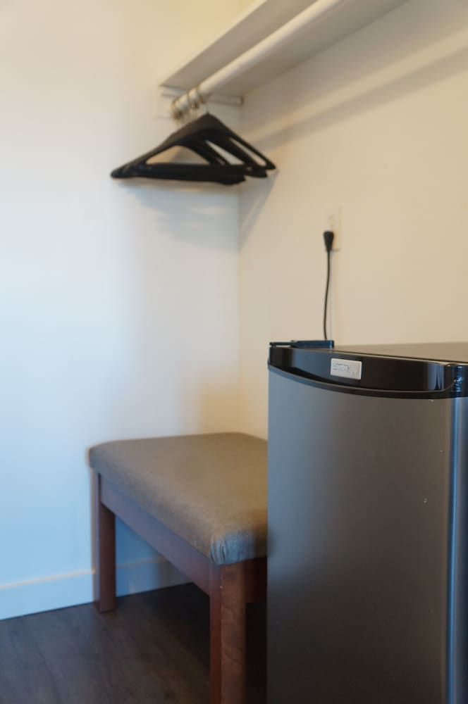 Westward Inn & Suites Standard Room, 2 Double Beds 10