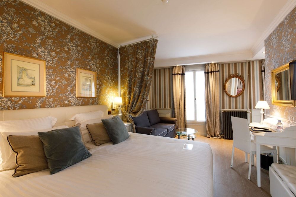 Suite, 1 King Bed, Non Smoking (with Sofabed)