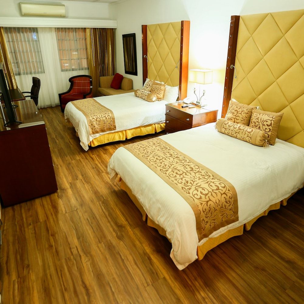 Gran Hotel Nacional Deluxe Suite, Poolside 2