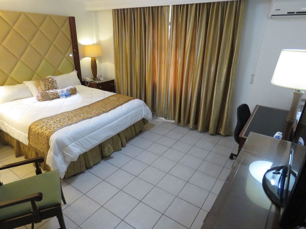Deluxe Queen Room