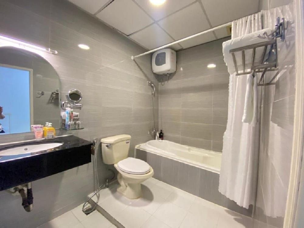 Grand Room, Air conditioning, City View