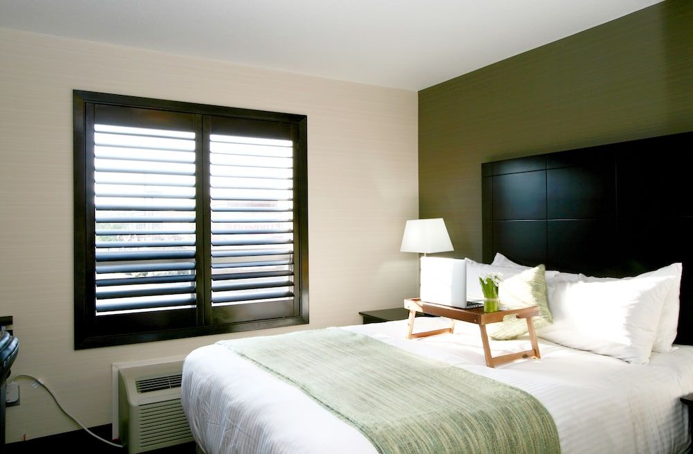 Foxwood Inn & Suites Executive Double Suite with Kitchenette 2