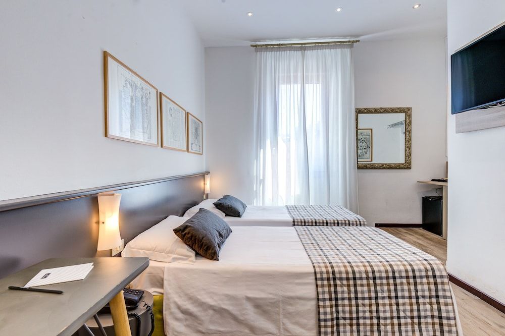 Hotel Bernina Standard Twin Room, 2 Twin Beds 10