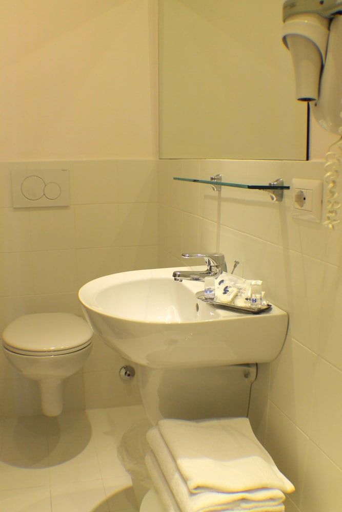 Hotel Bernina Standard Twin Room, 2 Twin Beds 13