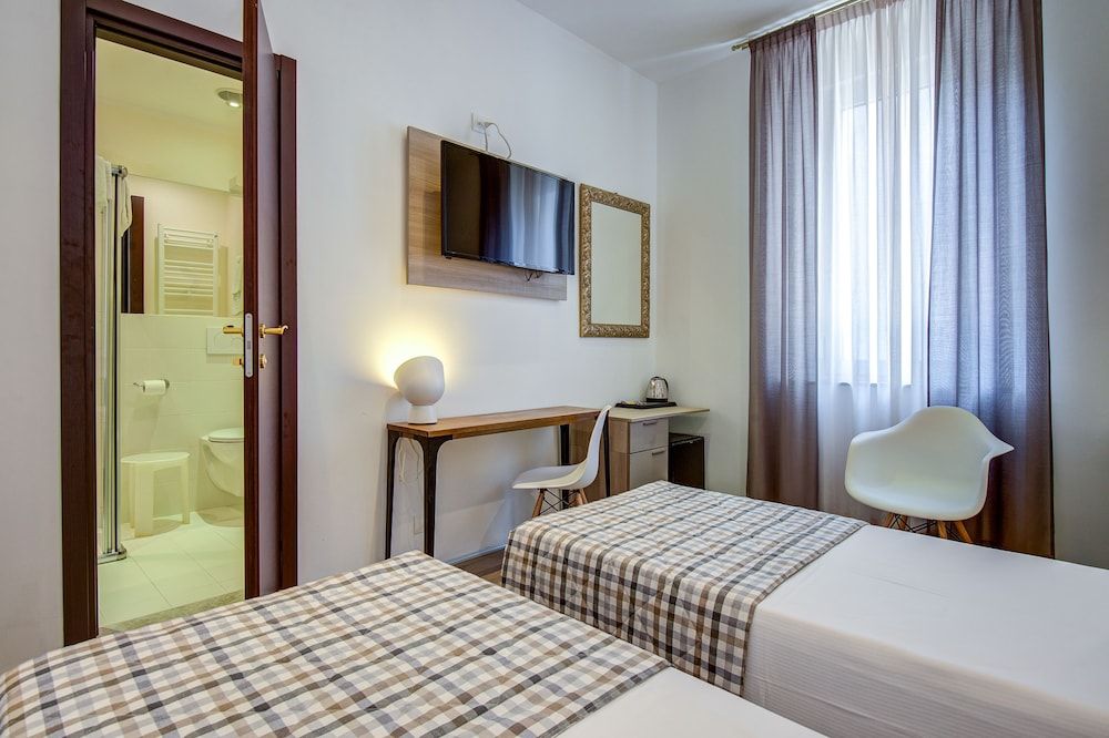 Hotel Bernina Standard Twin Room, 2 Twin Beds 7