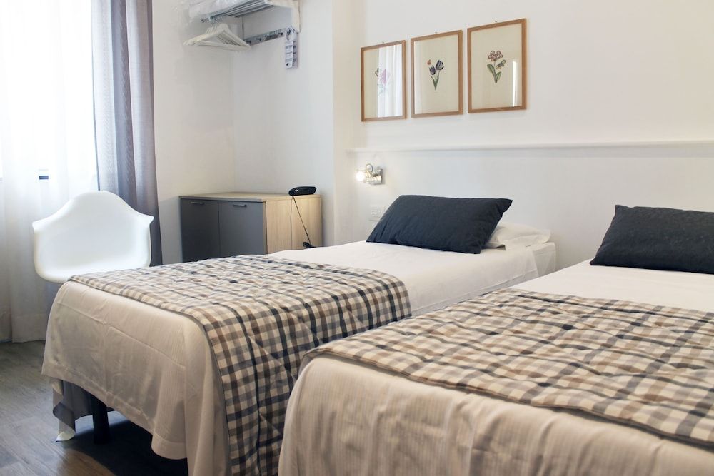 Hotel Bernina Standard Twin Room, 2 Twin Beds 3