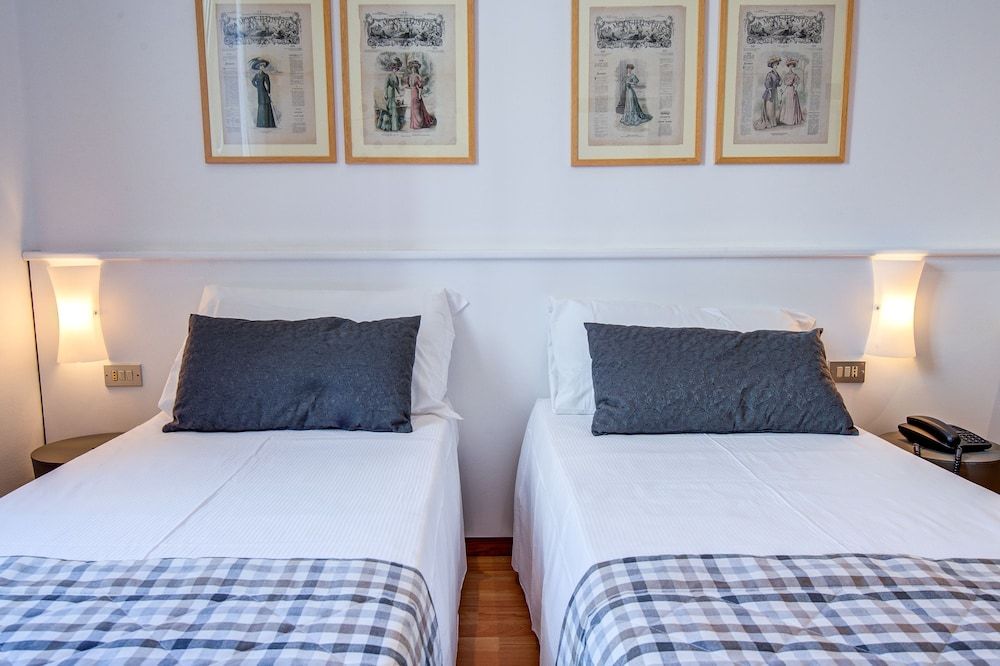 Hotel Bernina Standard Twin Room, 2 Twin Beds 9