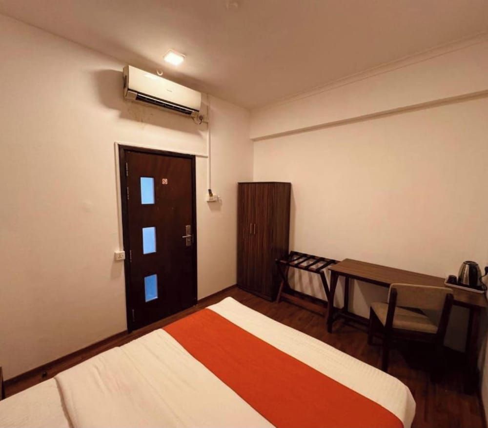 Standard Double Room, 1 Double Bed, Non Smoking, Shared Bathroom