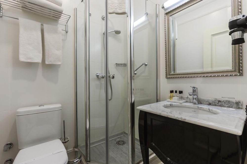 Meroddi Galata Mansion Deluxe Room 5