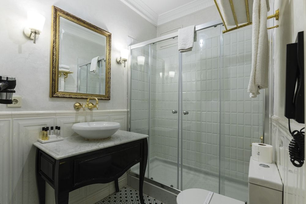 Meroddi Galata Mansion Comfort Double Room 5