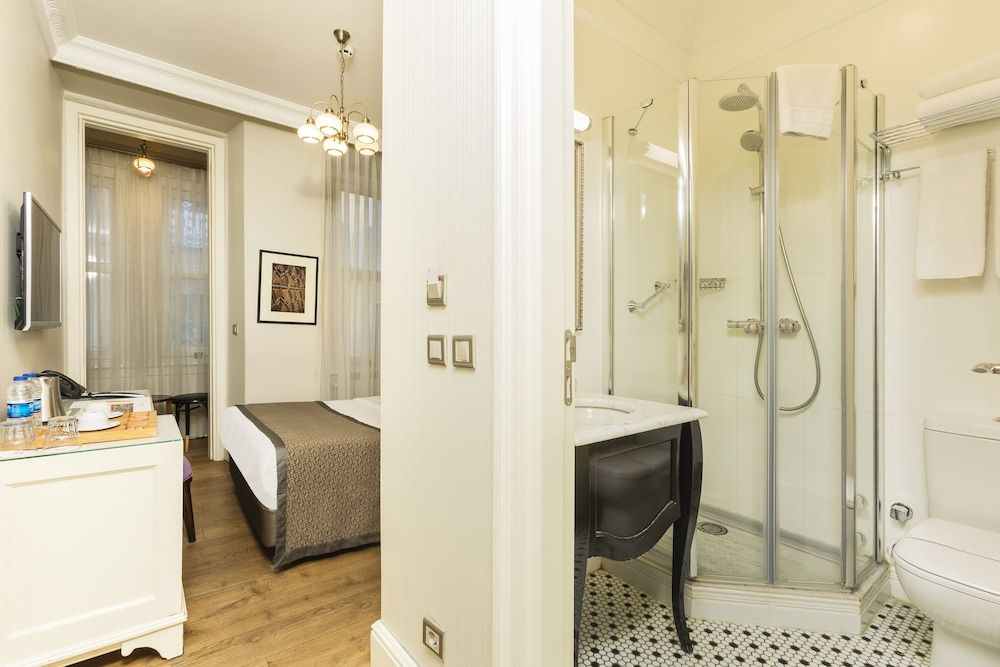 Meroddi Galata Mansion Deluxe Room 4