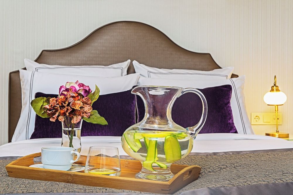 Meroddi Galata Mansion Deluxe Room