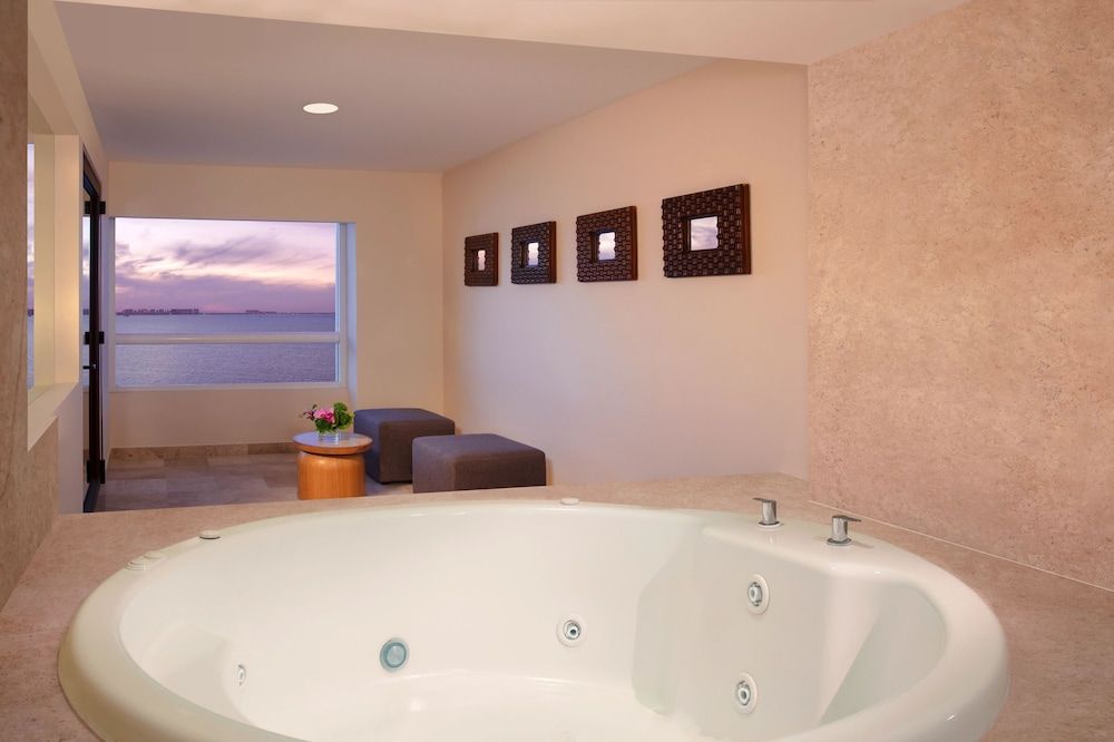 Dreams Sands Cancun Resort & Spa - All Inclusive Preferred Club Master Suite 4