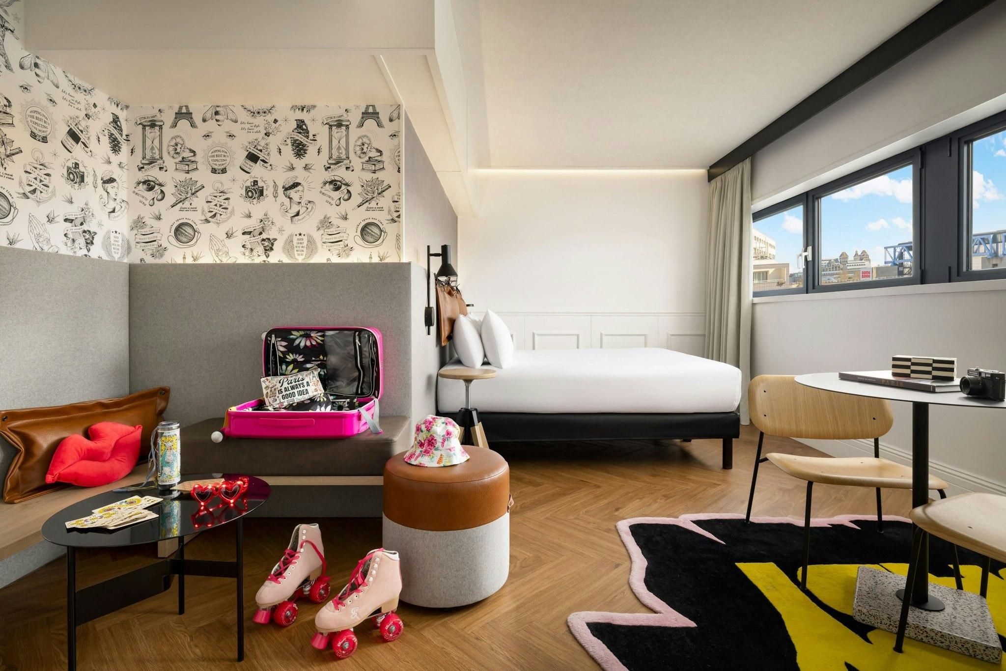 Moxy Family, Larger Guest room, 1 King and 2 Twin