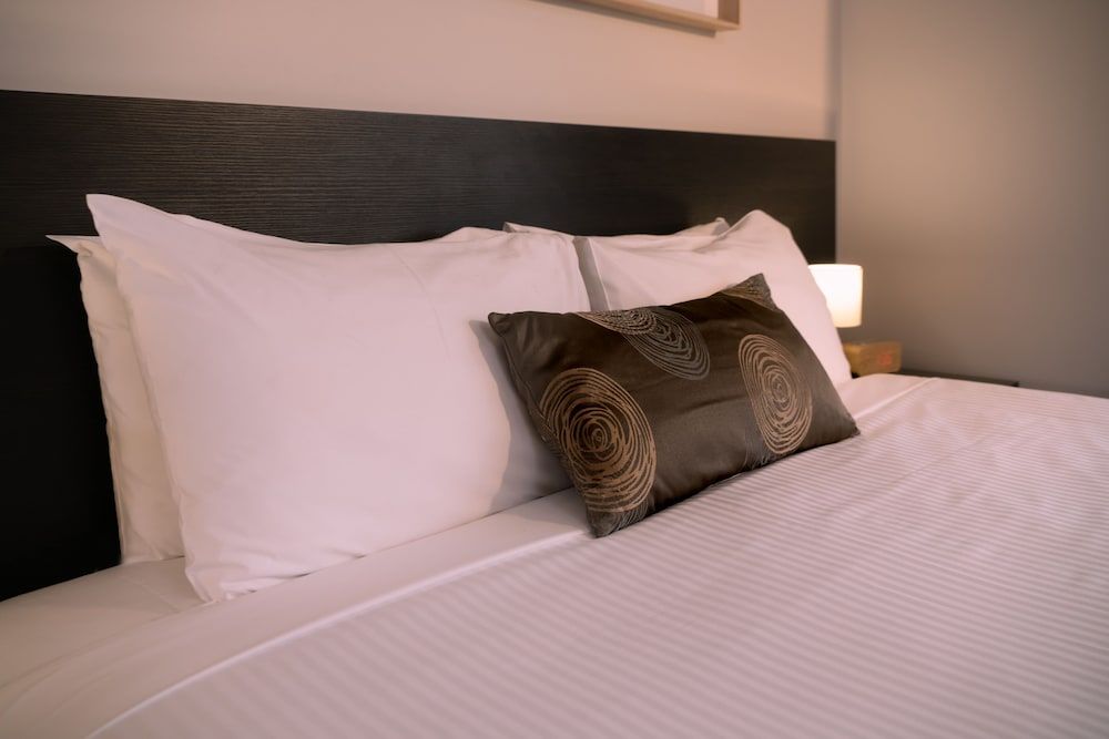 Boathouse Resort Studios & Suites Luxury King Spa Studio Parking & Wifi