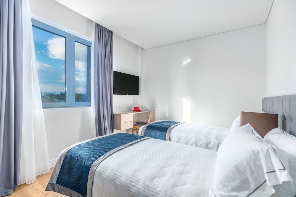 Glyfada Riviera Hotel Family Room 3