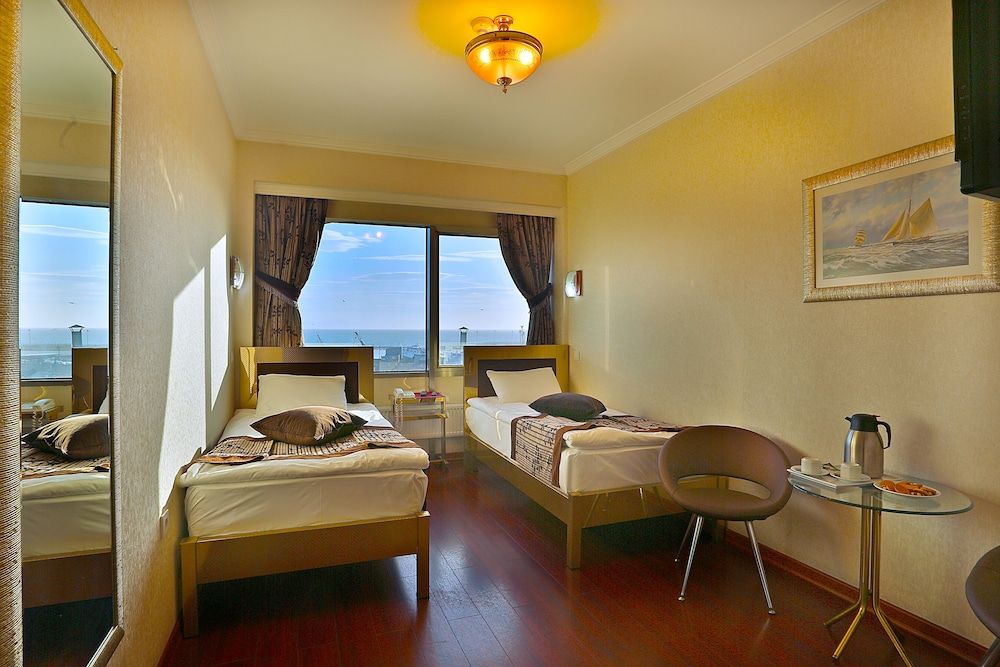 undefined Grand Madrid Hotel 2