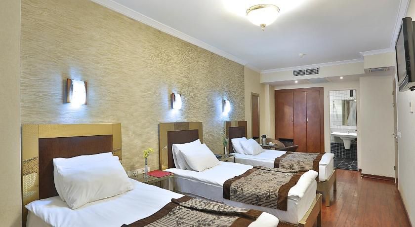 undefined Grand Madrid Hotel 8