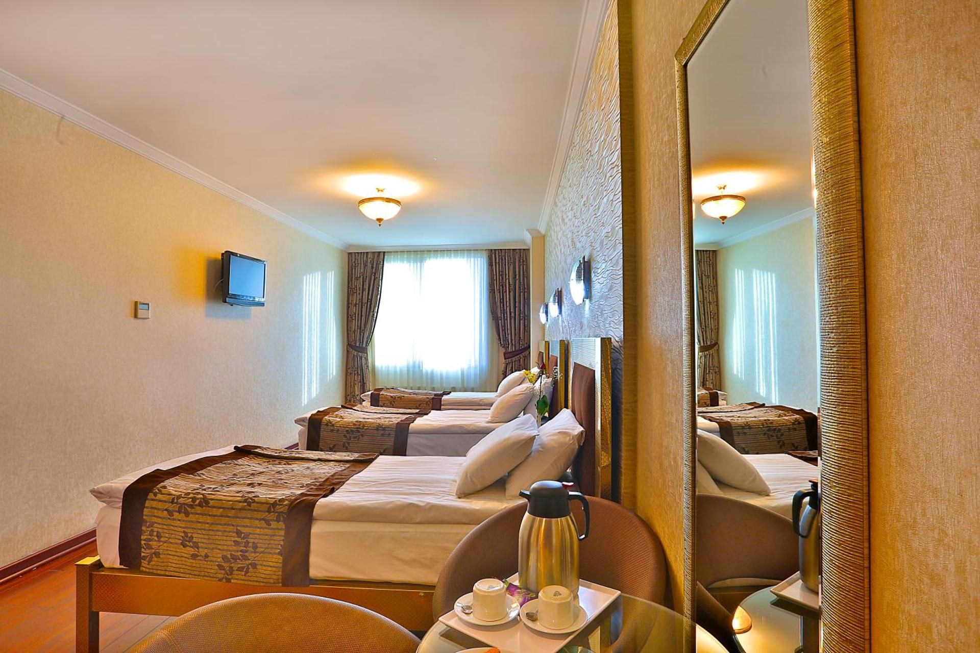 undefined Grand Madrid Hotel 10
