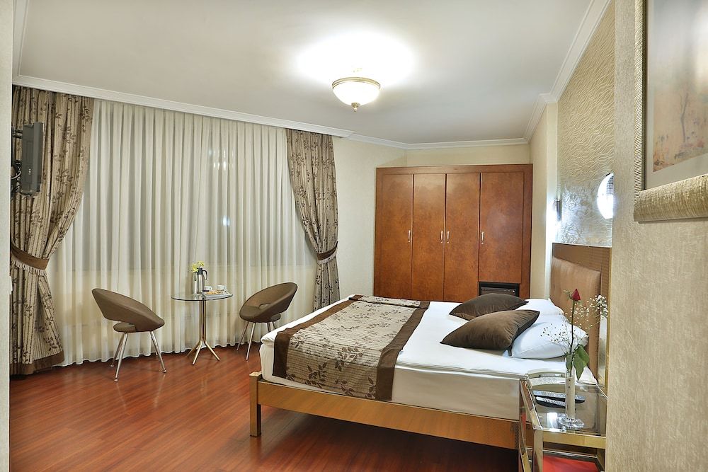 undefined Grand Madrid Hotel 4