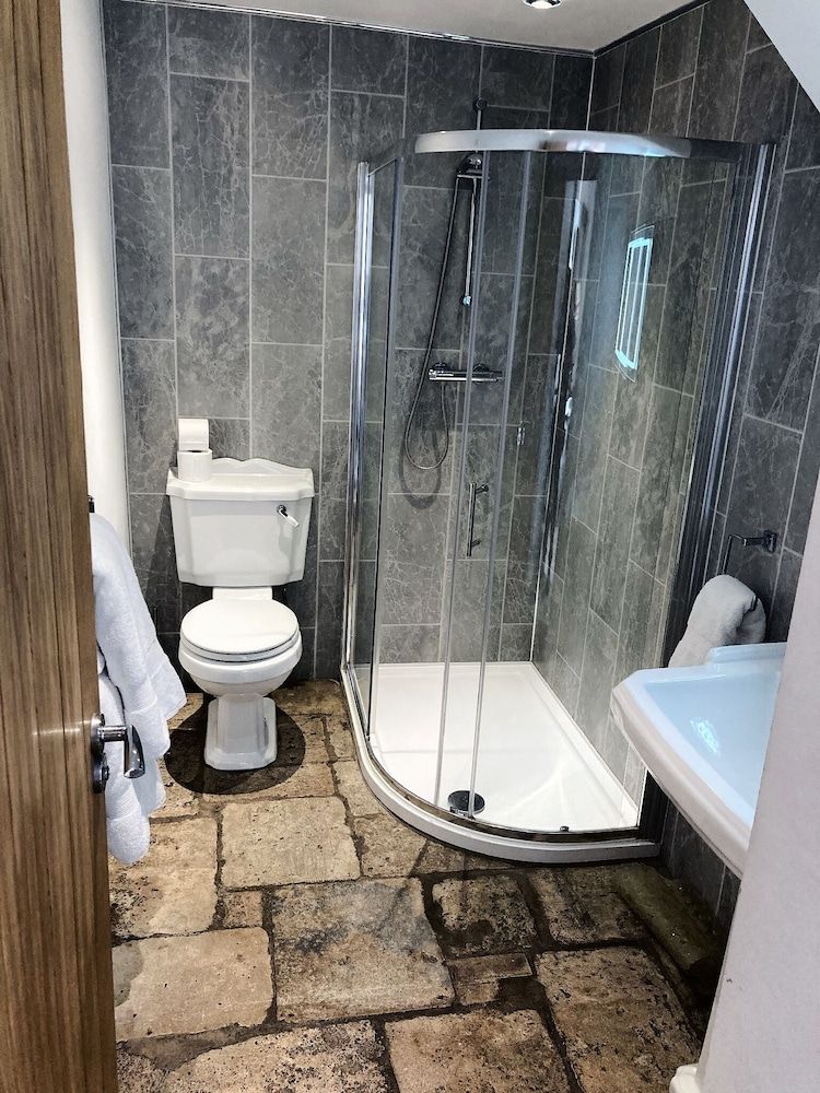 Inn For All Seasons Deluxe Double Room, Ensuite 7