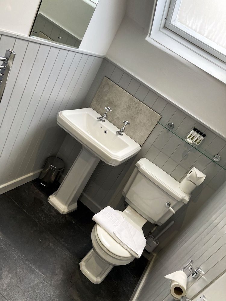 Inn For All Seasons Deluxe Double Room, Ensuite 10