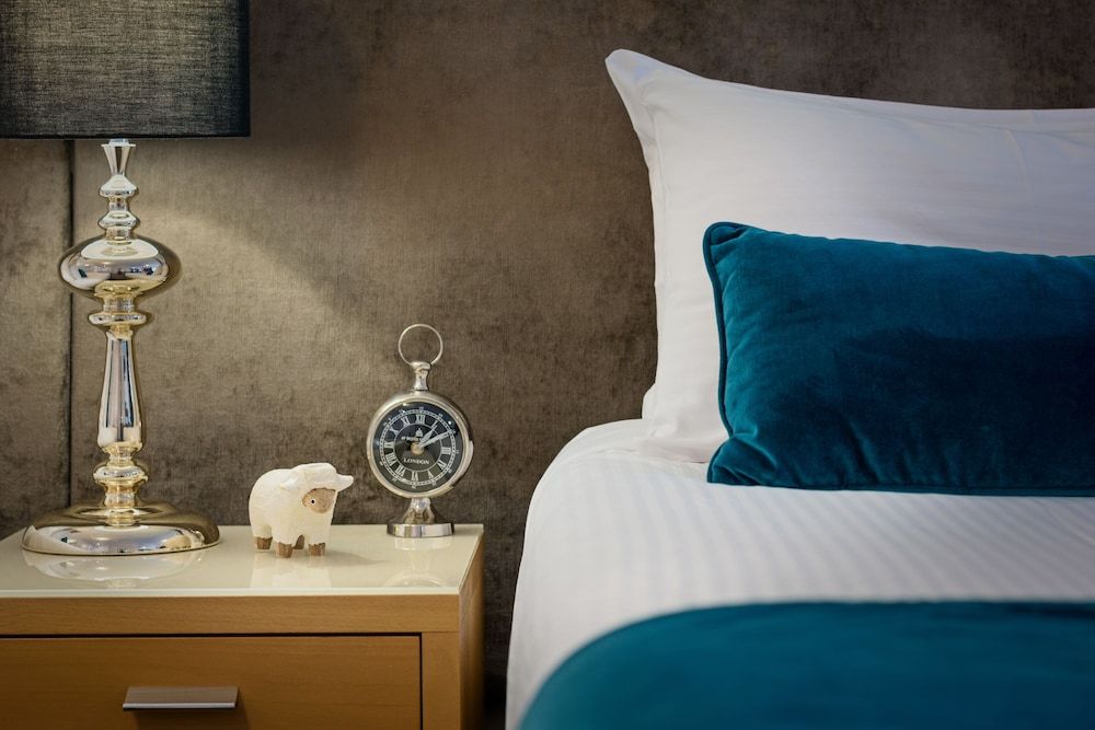 Treasury on Collins Heritage Queen Suite 2