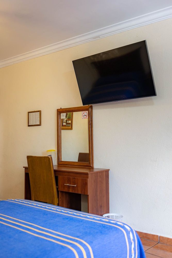 Hotel El Carmen - Morelia Basic Double Room 10