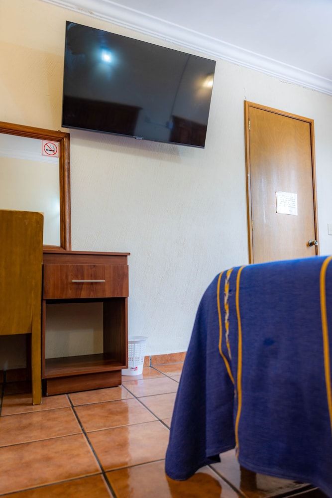Hotel El Carmen - Morelia Basic Double Room 13