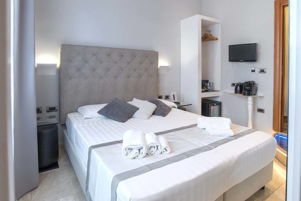 undefined Pantheon Caesar Relais 4