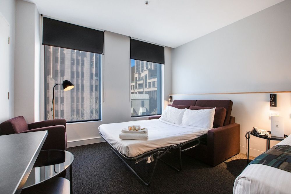 CitiClub Hotel Melbourne Deluxe Twin Room 3
