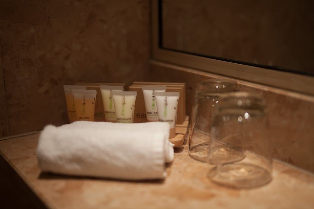 CitiClub Hotel Melbourne Deluxe Twin Room 8