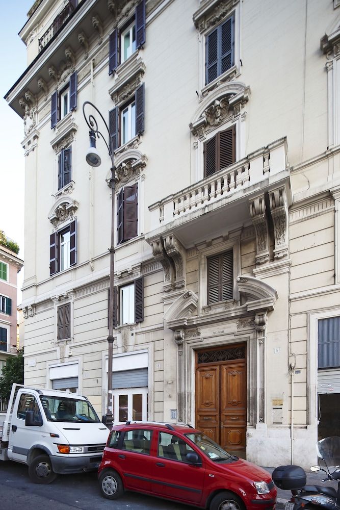 undefined Tullia e Prisca Relais 6