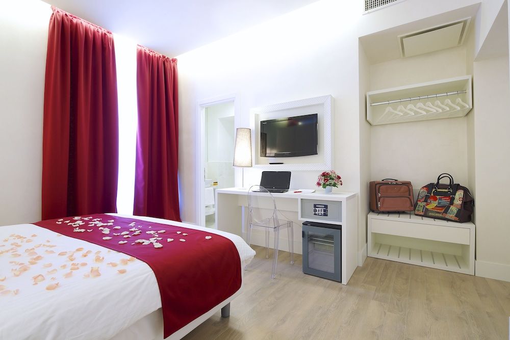 undefined Tullia e Prisca Relais 2