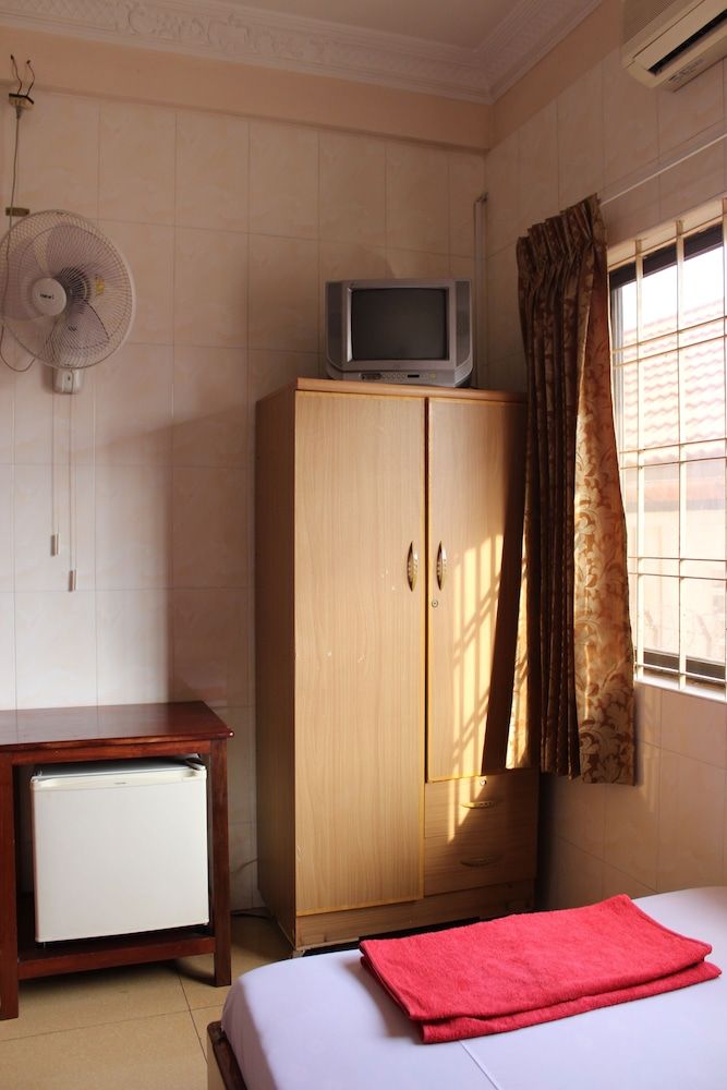 Lucky 2 Guesthouse Double Room (Fan) 6