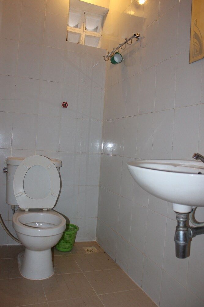 Lucky 2 Guesthouse Double Room (Fan) 5