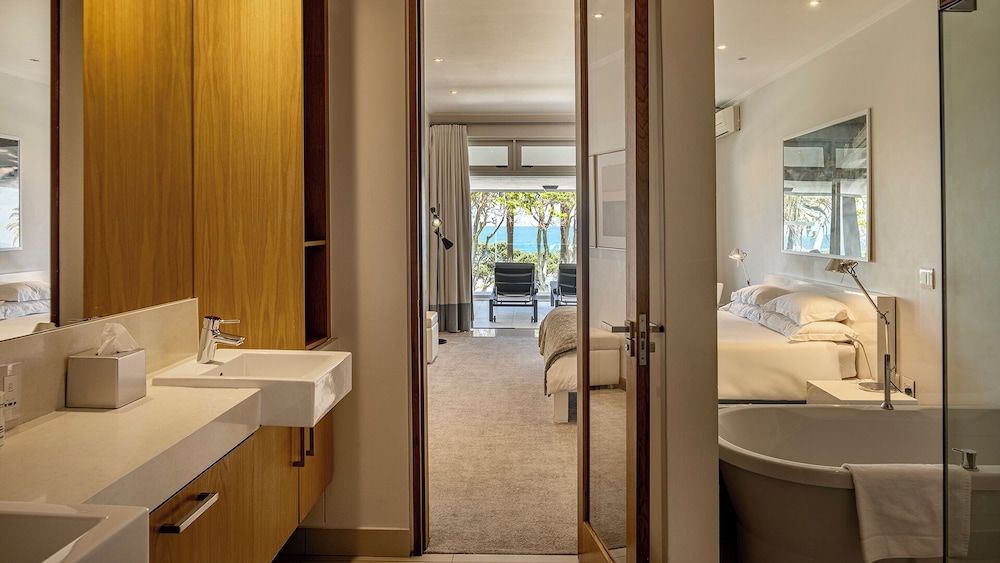 Sapphire Tide Penthouse Luxury Penthouse, 4 Bedrooms, Ocean View, Beachfront 4