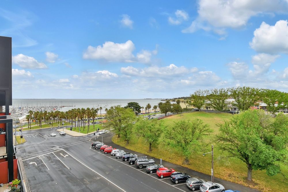 Oaks Vue Suites Geelong Deluxe Apartment, 2 Bedrooms, Bay View 11